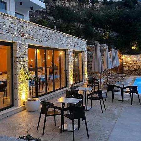 Platon 4* Sarandë